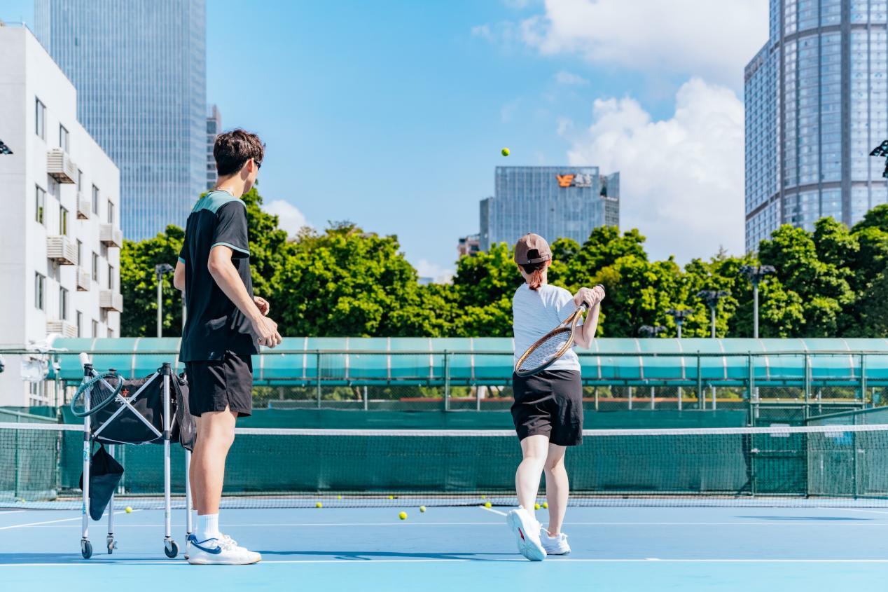 市民在天河体育中心锻炼。邱活摄